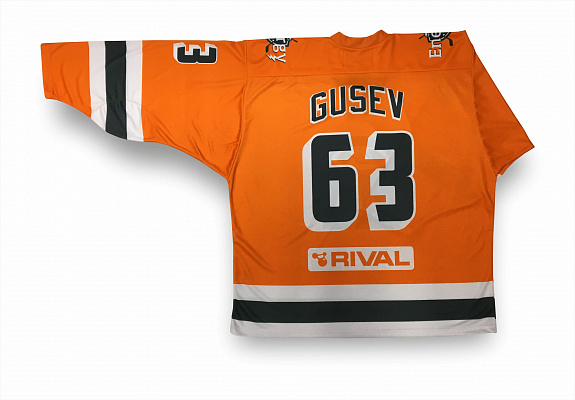 Вышивка на изделии большая 30х30 см.